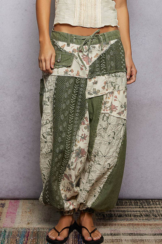 Jacquard Floral Twill Patch Waist Loop Jogger Pants - 70015