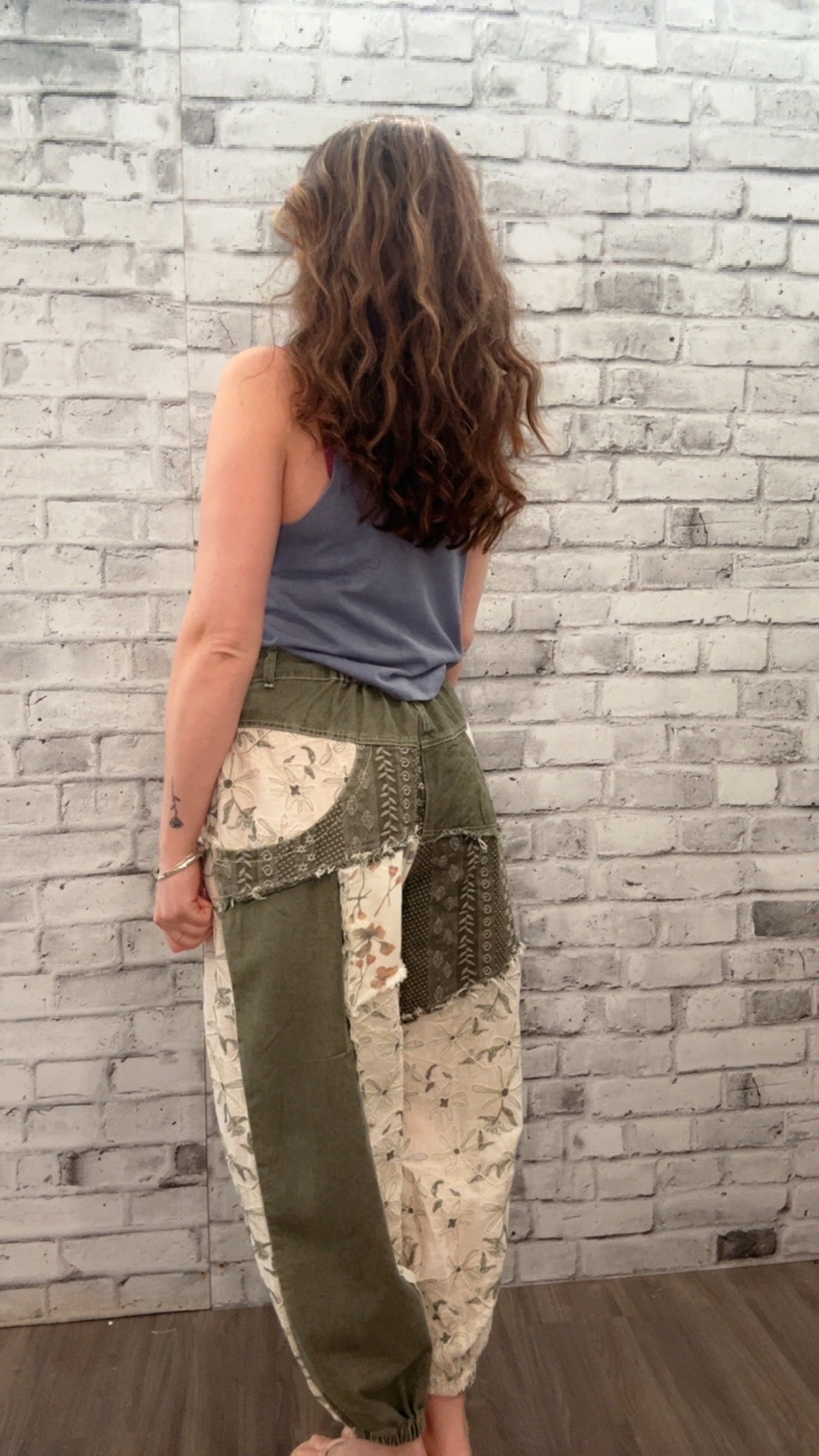 Jacquard Floral Twill Patch Waist Loop Jogger Pants - 70015