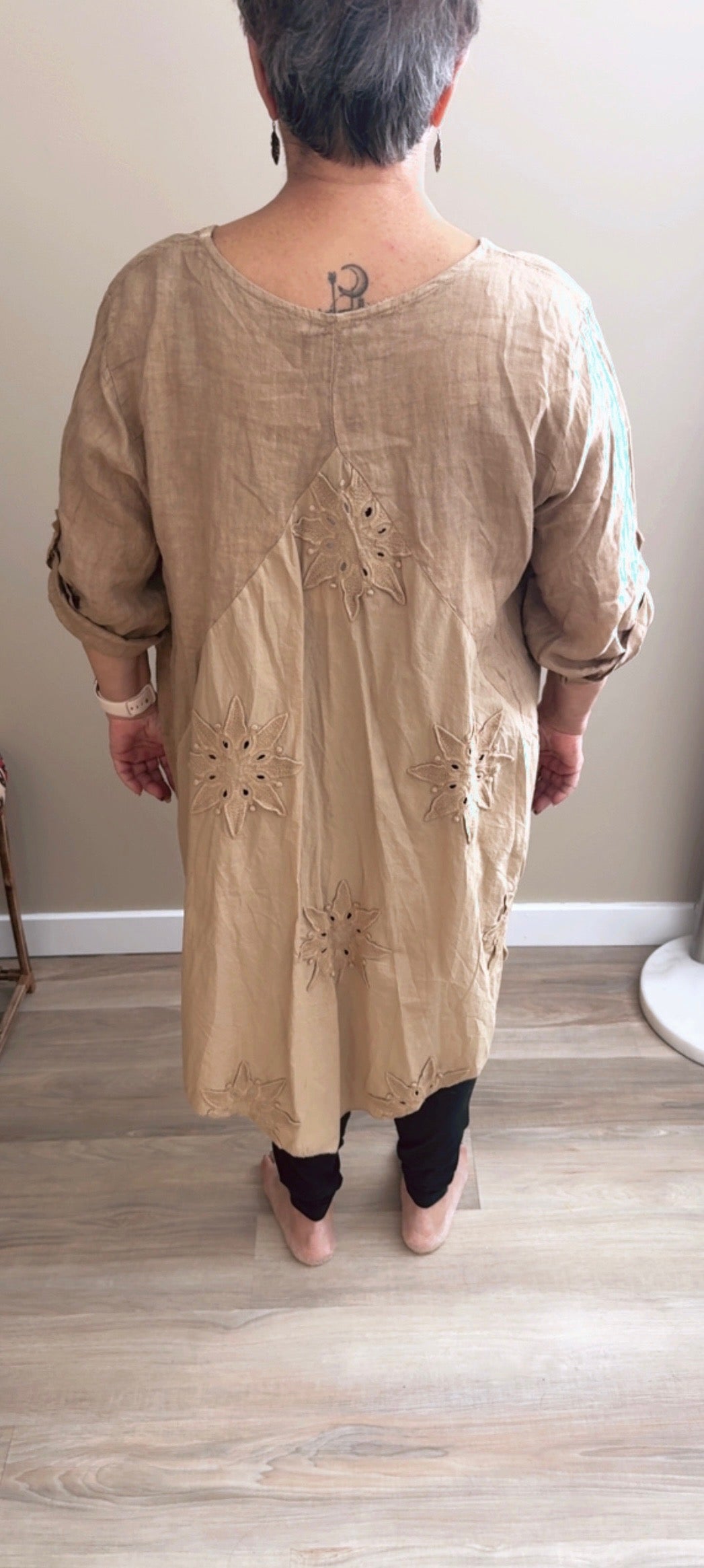 Linen Long blouse with Flower detail - 60012